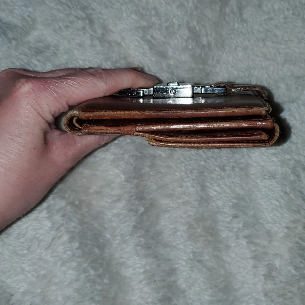Gucci Compact Wallet with Piston Lock